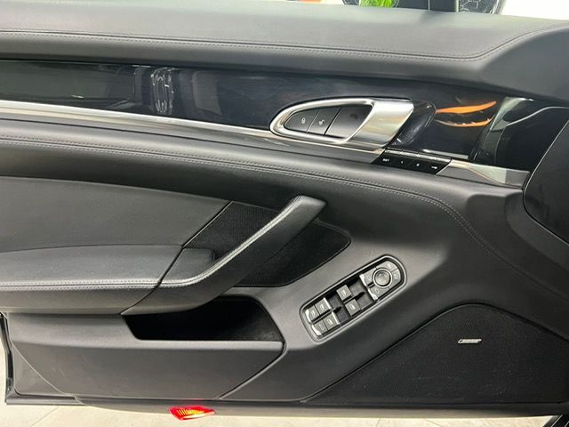 Porsche Panamera 4S