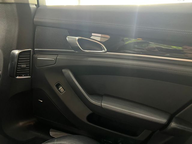 Porsche Panamera 4S