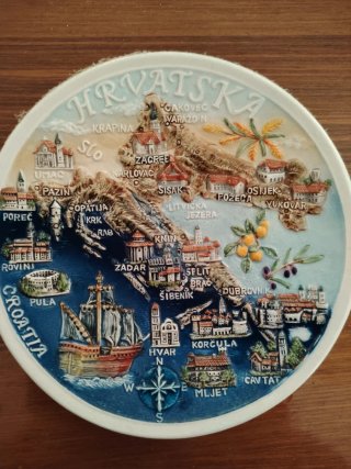 Piatti souvenir diverse parti del mondo