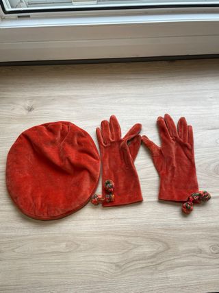 Gorro y guantes terciopelo naranja