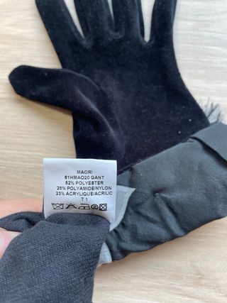 Guantes negros con detalles grises