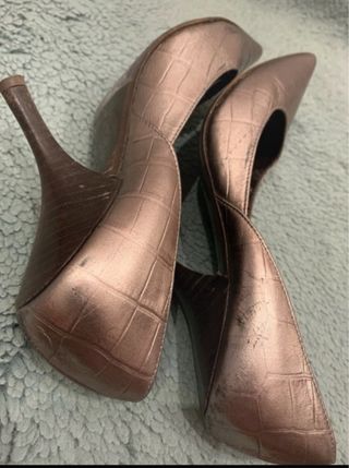 Zapatos Bimba y Lola de piel gris plata