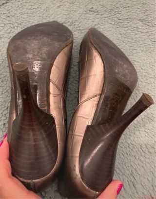 Zapatos Bimba y Lola de piel gris plata