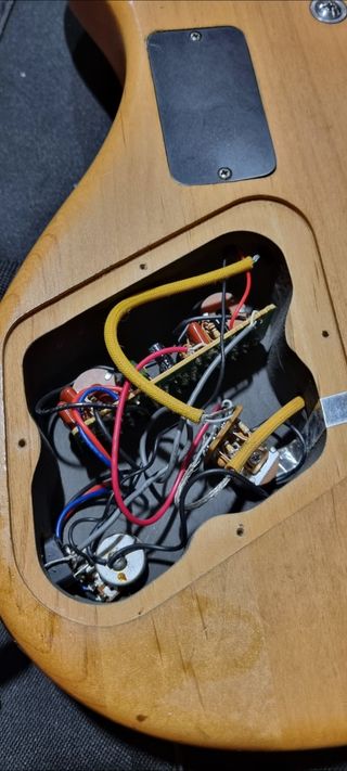 Bajo eléctrico 5 cuerdas Brashburn