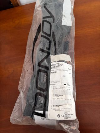 Ginocchiera DonJoy regolabile.