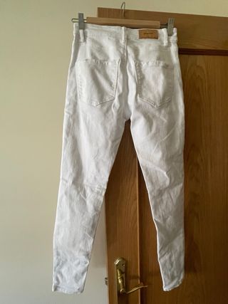 Jeans blancos Stradivarius -talla 38