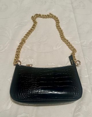 Bolso negro cadena dorada
