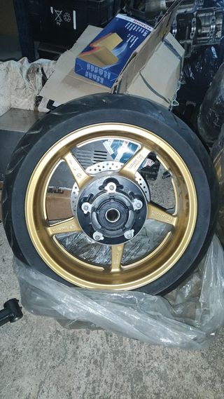 Llantas doradas  honda CB1300