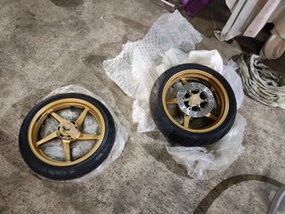 Llantas doradas  honda CB1300