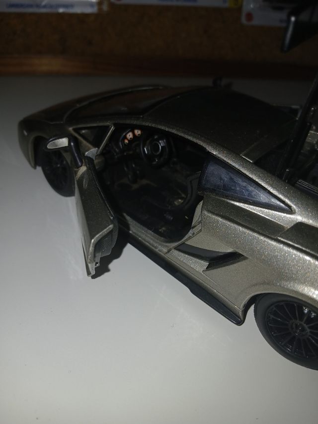 Lamborghini Gallardo superleggera 1:24