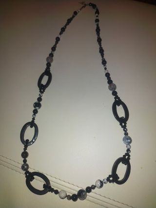 Collana lunga nera e grigia