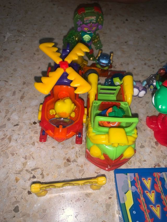 SuperZings - Vehículos y figuras