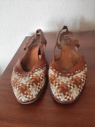 Sandalias piel marrón trenzada 37