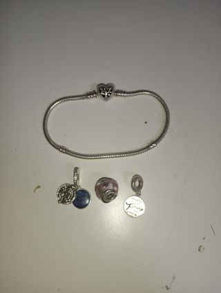 Pulsera Pandora con 3 charms