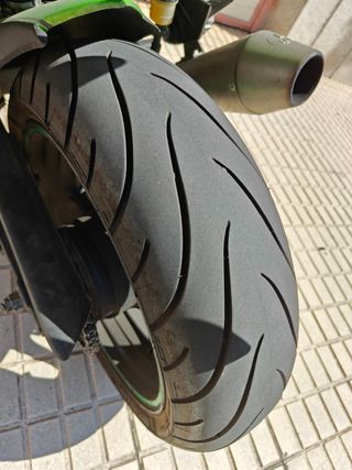 Motocicleta Kawasaki Z750 (2009) impecable