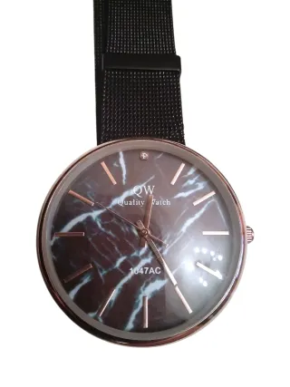 Reloj QW Dorado Esfera Mármol + Pila Nueva