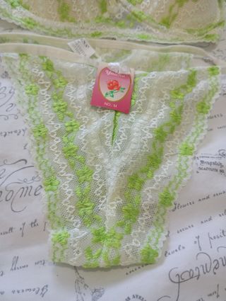 Conjunto lencería verde y blanco
