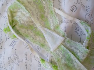 Conjunto lencería verde y blanco