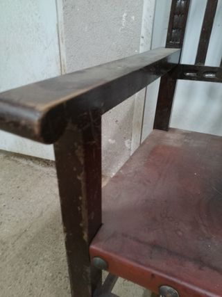 3 sillones antiguos de madera y cuero por 300 euro