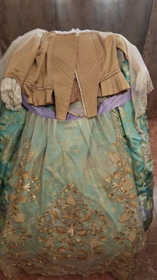 Traje Fallera: corpiño, falda y cancán 