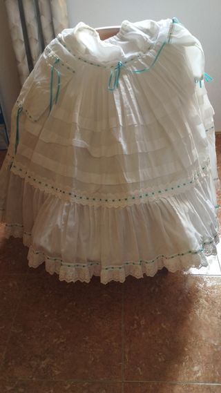 Traje Fallera: corpiño, falda y cancán 