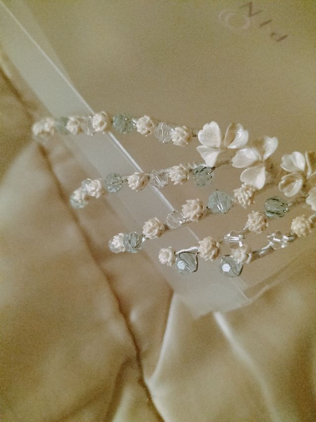 Tocado novia o evento especial : flores blancas y