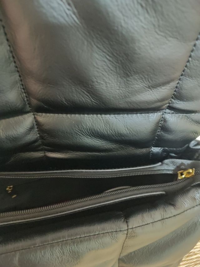 Bolso negro acolchado