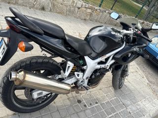 Suzuki SV650 (1999) - Moto NO limitada en papel