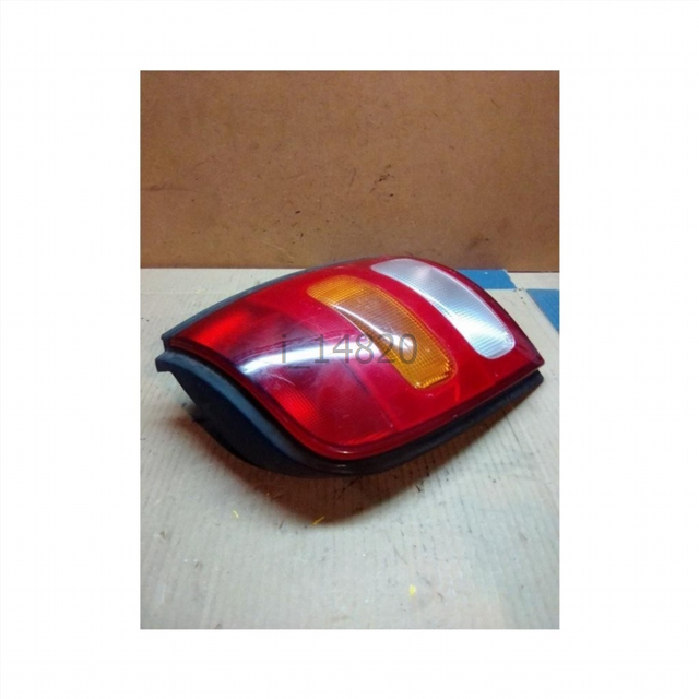 Piloto trasero derecho Nissan Micra (K11)