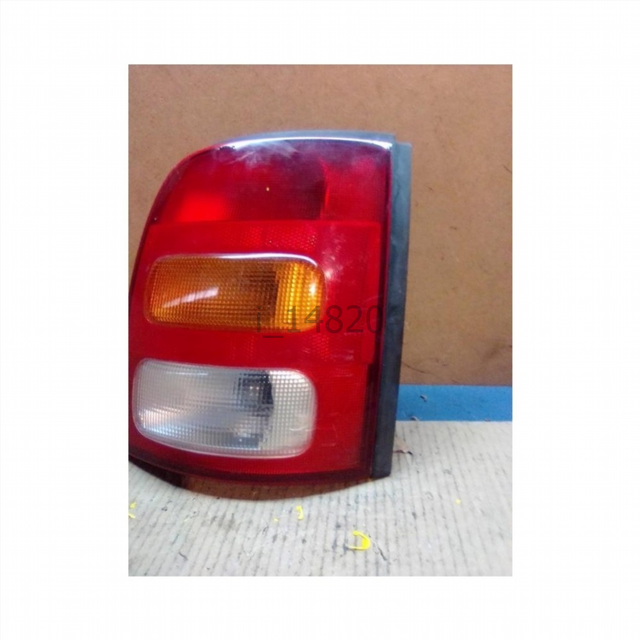 Piloto trasero derecho Nissan Micra (K11)