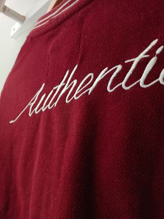 Chaqueta tipo beisbolera.