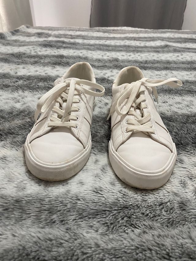 Zapatillas Zara blancas, casi sin uso de segunda mano por 20 EUR