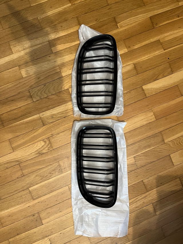 Parrilla BMW E9x LCI Negra