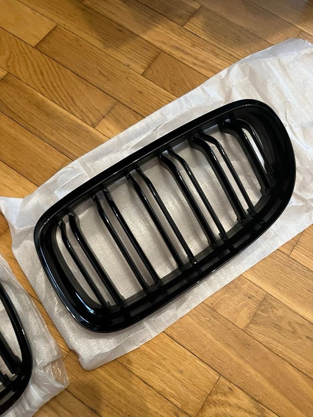 Parrilla BMW E9x LCI Negra