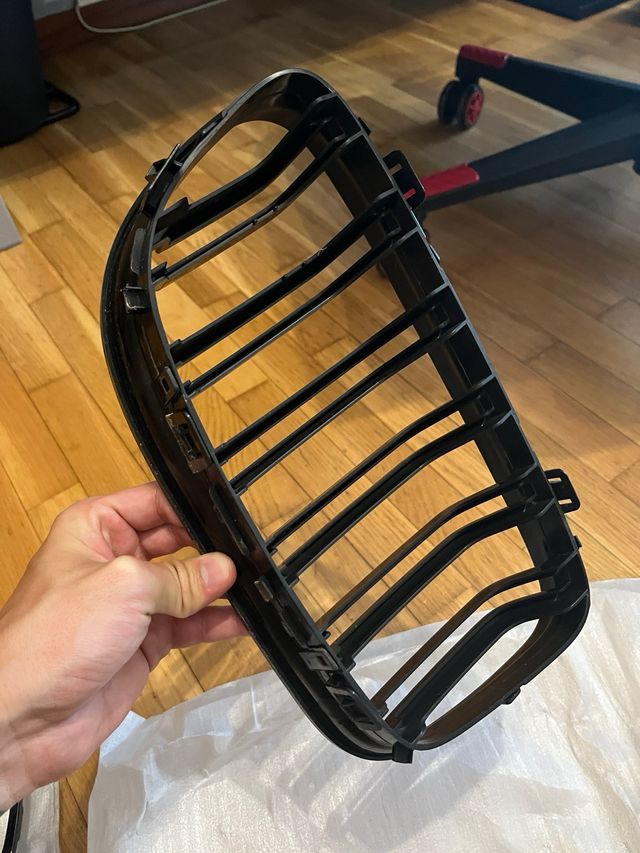 Parrilla BMW E9x LCI Negra