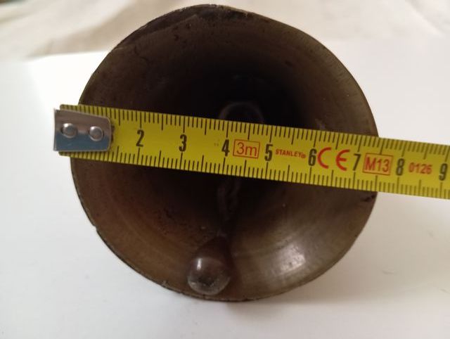 Antigua campanilla de mesa de llamada al servició