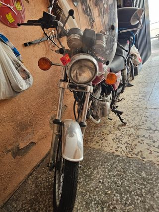 Suzuki GN250 - Moto clásica