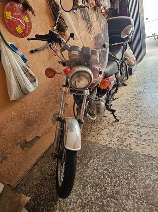 Suzuki GN250 - Moto clásica