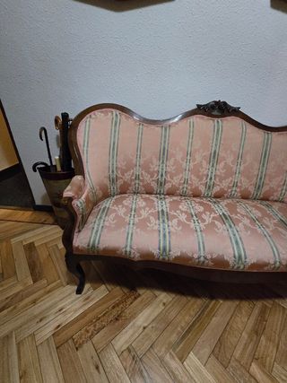 Sofá isabelino antiguo