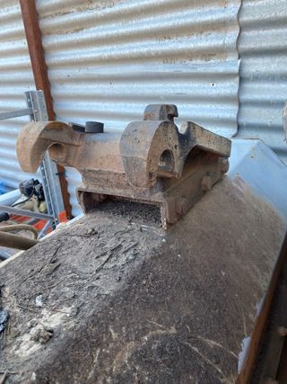 Desbrozadora-Miniexcavadora usada