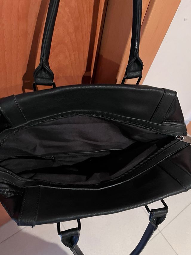 Bolso negro acolchado