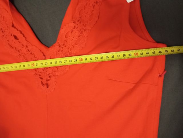 Vestido rojo con encaje