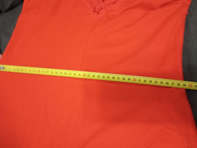 Vestido rojo con encaje