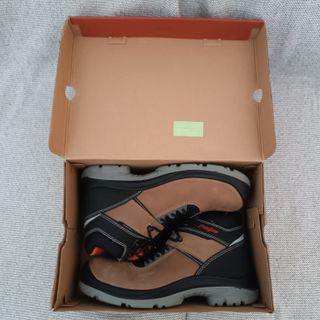 Venta de bota se seguridad y para montaña. Nuevas