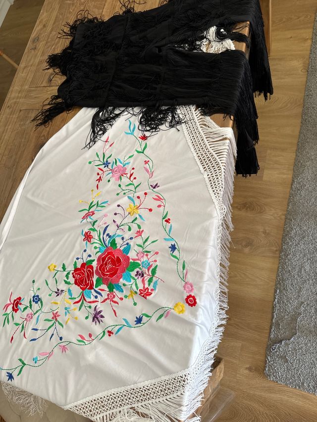 Manton y pantalon flamenco