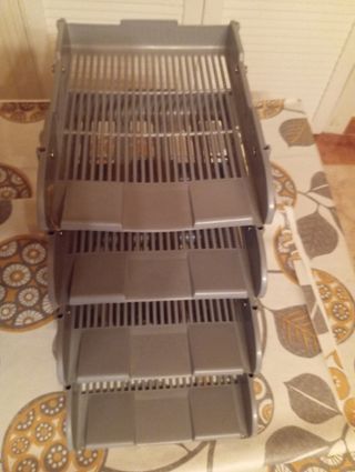 Dos archivadores sobremesa 4 bandejas regulables