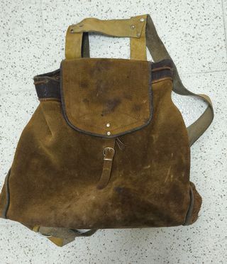 Zurrón de caza antiguo con escopeta Benelli 121