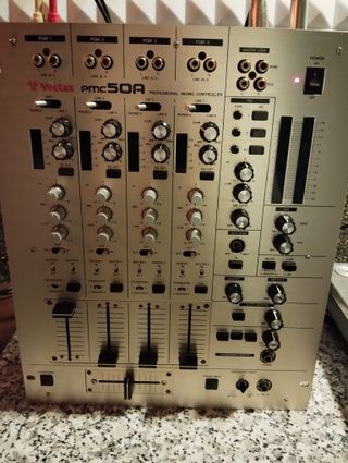 Mesa de mezclas "Vestax PMC-50A".