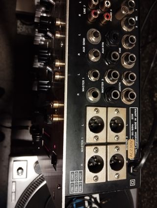 Mesa de mezclas "Vestax PMC-50A".