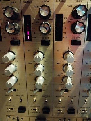 Mesa de mezclas "Vestax PMC-50A".